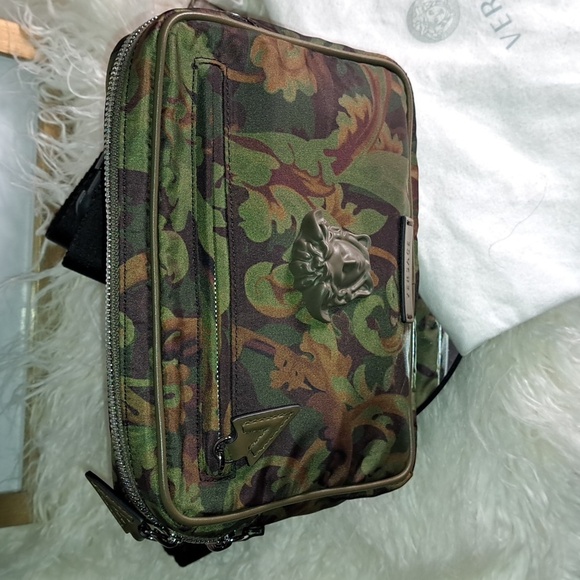 Versace NWTs Khaki Multicolor La Medusa Baroccoflage-Print Belt Bag - Picture 4 of 15